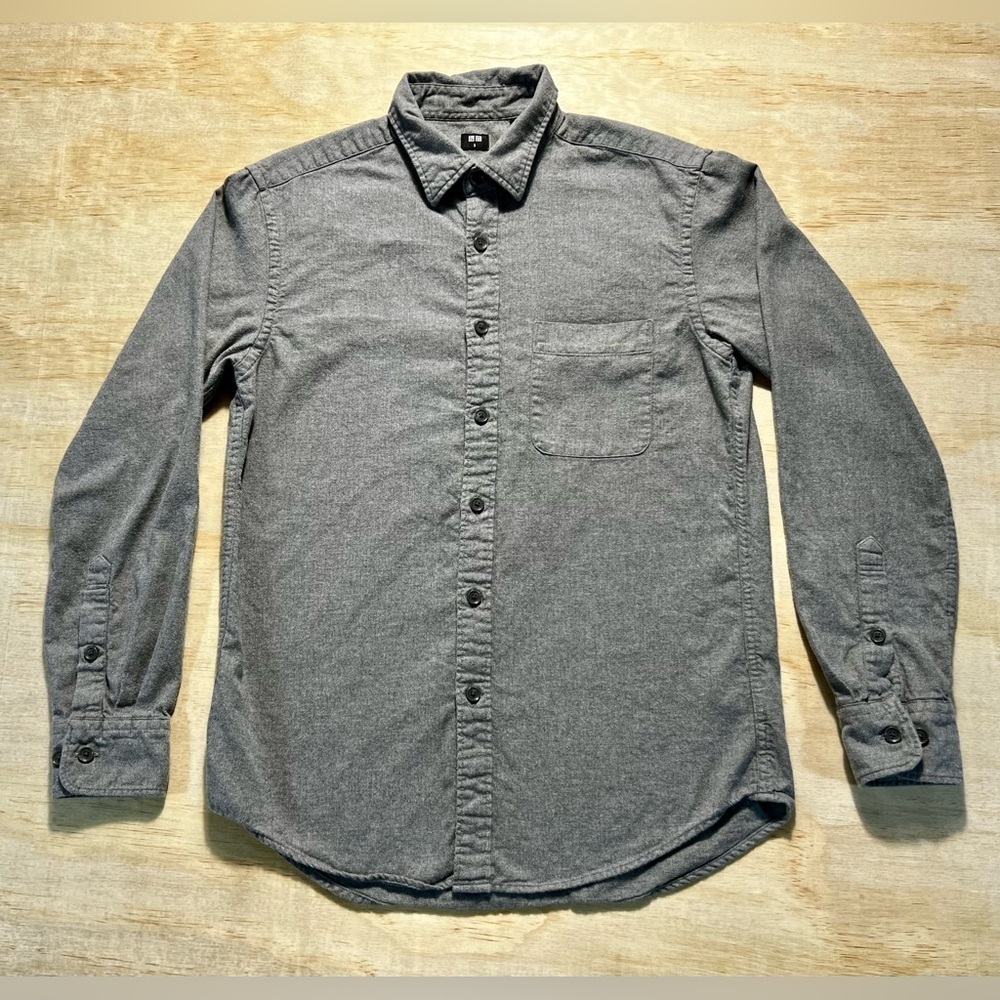 Uniqlo Men’s Gray Cotton Button-Down Shirt Size Small Preppy Casual